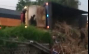 Truk Muat Tebu di Jombang Terguling, Empat Orang Tewas