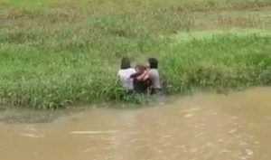 Gadis di Tulungagung, Geger, Ayah Tiri, Ceburkan diri ke sungai