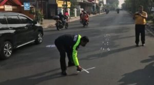 Pengendara Becak Motor Tewas Tertabrak Saat Melawan Arus