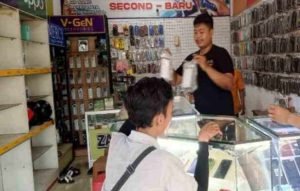 Ditinggal Layani Pembeli, Handphone di Konter Probolinggo Digasak Maling