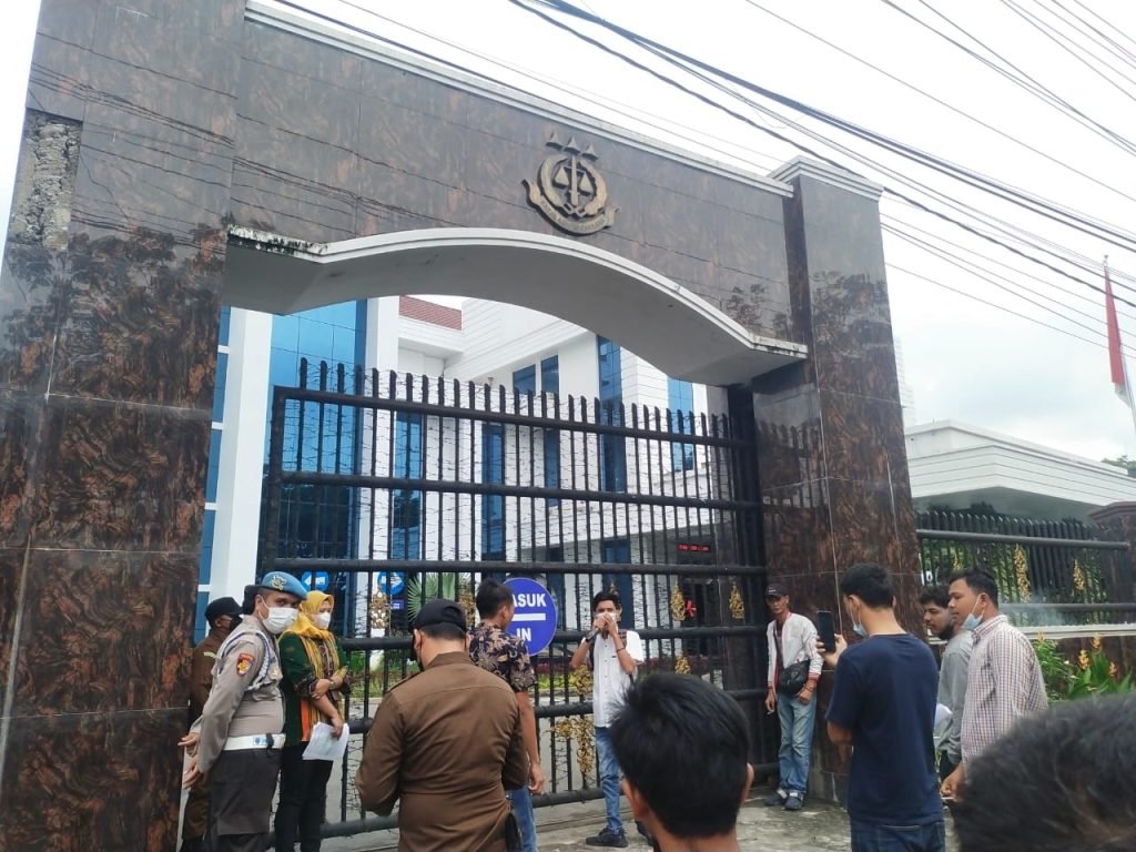 Pupuk Langka, Mahasiswa Padang Lawas Geruduk Kejatisu