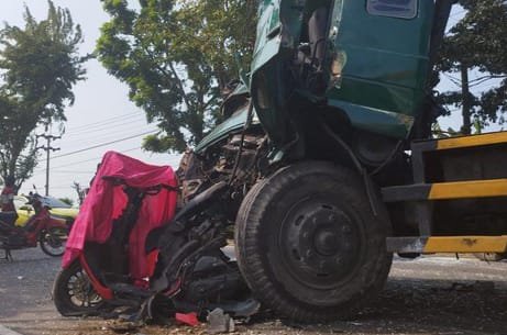 Terjepit, Truk, Kecelakaan, Sidoarjo, Tergeprek