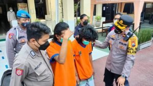 Rampas Motor dan Handphone, Dua Suporter Bola di Surabaya Diciduk Polisi