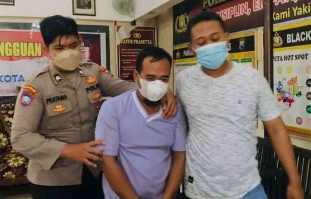 Terlilit Hutang Puluhan Juta, Pria di Mojokerto Nekat Rampok Toko Emas Sendirian