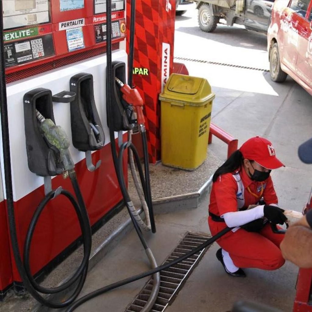 Jangan Panik ! Warga Jatim Masih Bisa Beli Solar dan Pertalite Pakai Uang Tunai