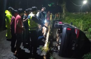 Mobil KIA, Terjung ke sungai, Batu, Kecelakaan