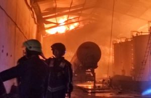 Kebakaran Gudang Cat di Sidoarjo, Api Berhasil Dipadamkan 4 Jam Pasca Kejadian