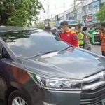 Mobil mundur, Tabrak Warung, Surabaya