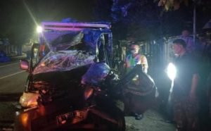 Pickup Tabrak Truk Parkir di Magetan, Satu Orang Meninggal Dunia