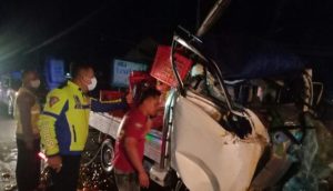 Tabrakan Truk Tangki VS Pickup di Jombang, Satu Orang Luka Parah