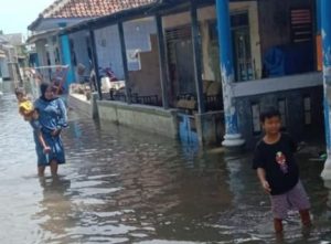 Banjir Rob Kembali Rendam Rumah Warga Kabupaten/Kota Pasuruan