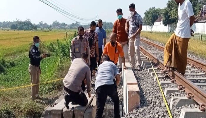 Mabuk, tersambar kereta, Probolinggo,