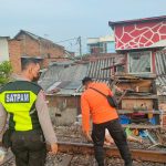 Kakek, Surabaya, Tewas, Tersambar Kereta,