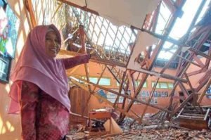 Gagal Kontruksi, Atap SDN Sidolaju 7 Ngawi Ambrol