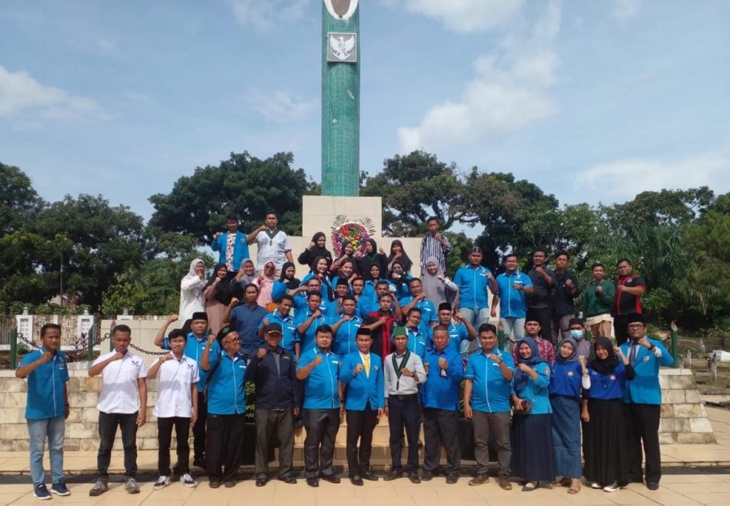 Peringati HUT Ke-49, DPD KNPI Binjai Gelar Ziarah Makam Pahlawan