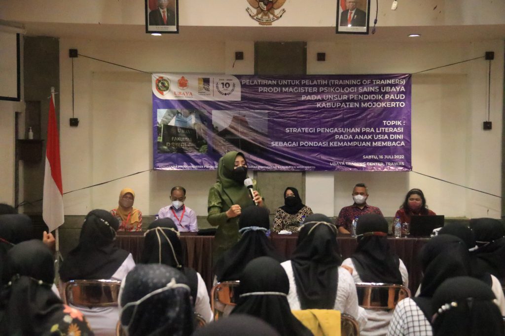Bangun Generasi Berkualitas, Ini Pesan Bupati Ikfina Dalam TOT Pengasuhan Pra Literasi Guru PAUD Mojokerto
