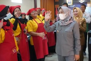 Ning Ita Beri Pelatihan Kewirausahaan ke 25 Penerima Bantuan Z-Chiken