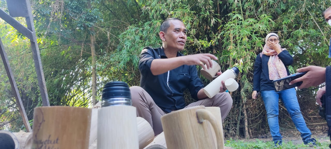 usaha anyaman bambu 