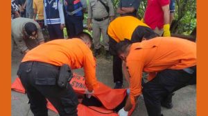 Pria Misterius Ditemukan Tewas Tergantung di Jembatan Menganti Surabaya