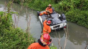 Belajar Nyetir, Honda Brio di Surabaya Nyemplung ke Sungai