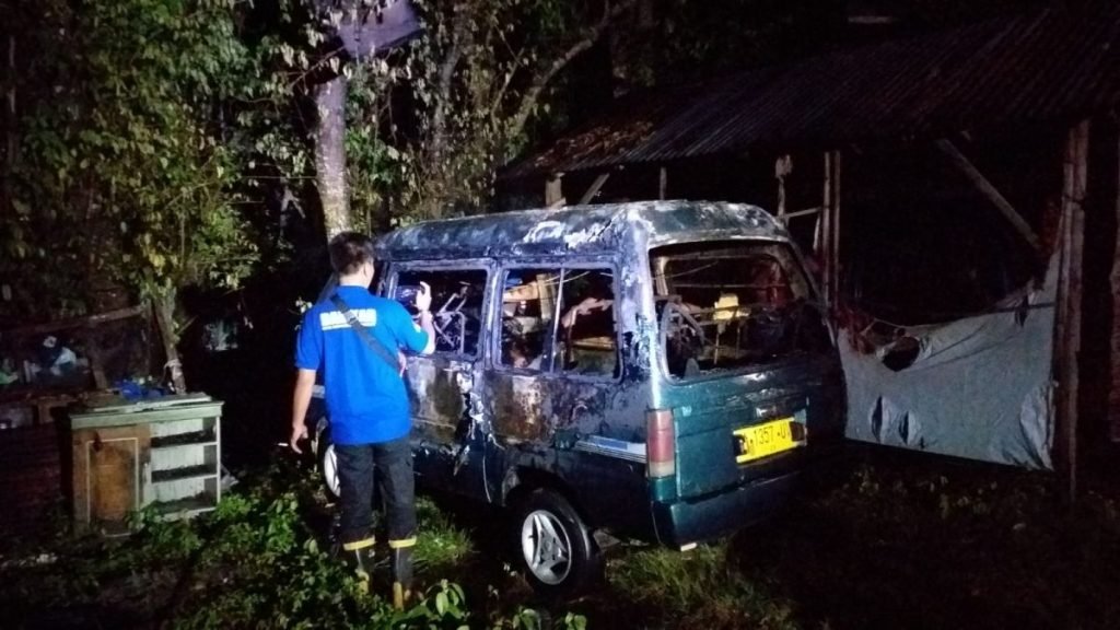 Mobil Carry di Sumenep Tiba-tiba Terbakar Bikin Warga Panik