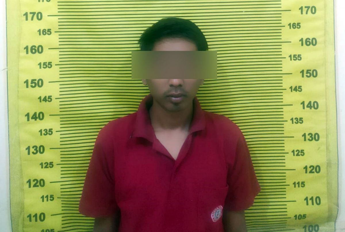 Curi Handphone, Surabaya,