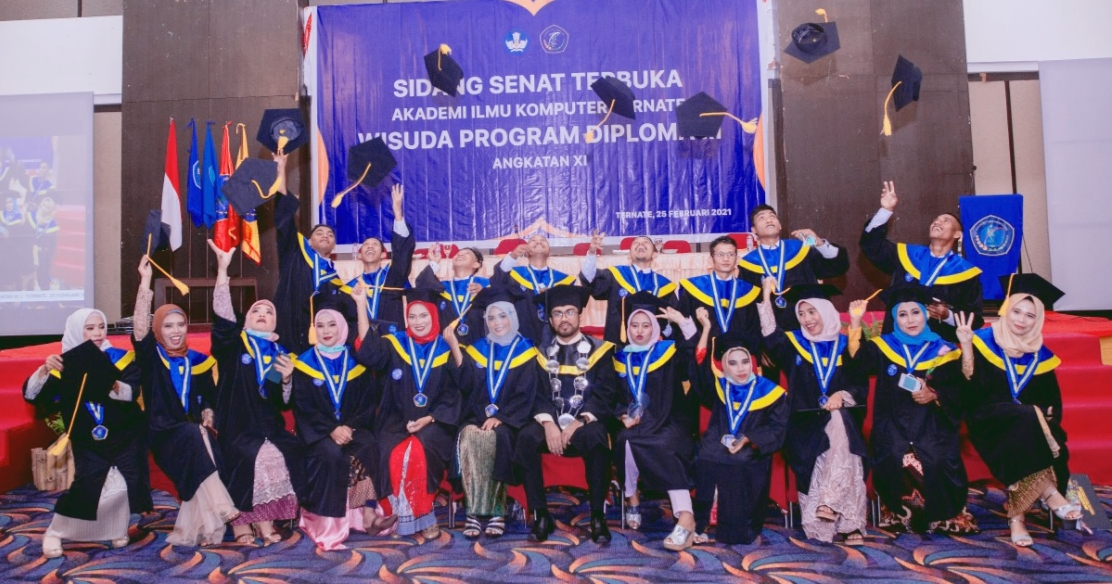 Aikom, Ternate, Wisuda,