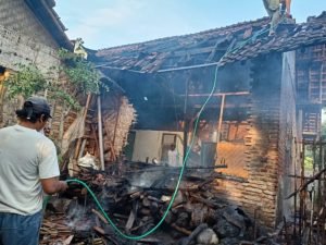 Korsleting Listrik, Rumah Petani di Situbondo Ludes Terbakar