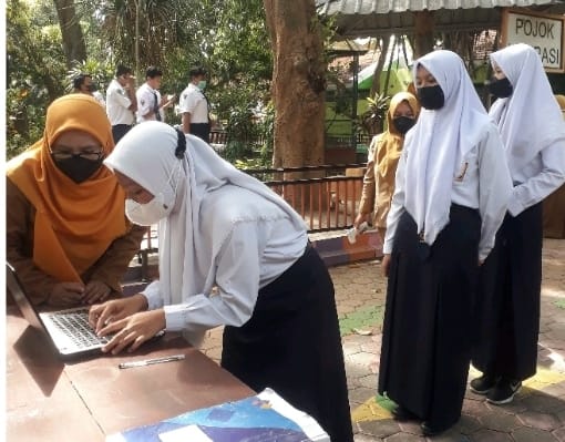 Wujudkan Gerakan Literasi Sekolah SMP Negeri 3 Mojokerto Bikin Aplikasi Getar Tribuana