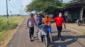 Kepergok Curi Motor, Pria Ini Panik Hingga Menabrak Gapura