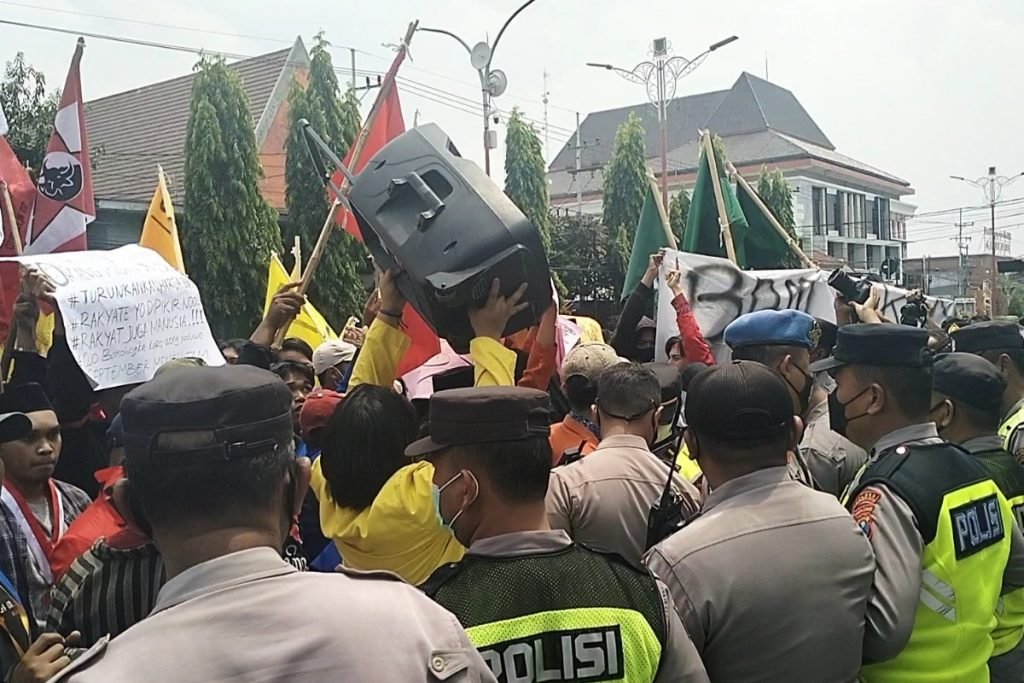 Unras Penolakan Kenaikan BBM di Mojokerto Sempat Diwarnai Insiden Pemukulan