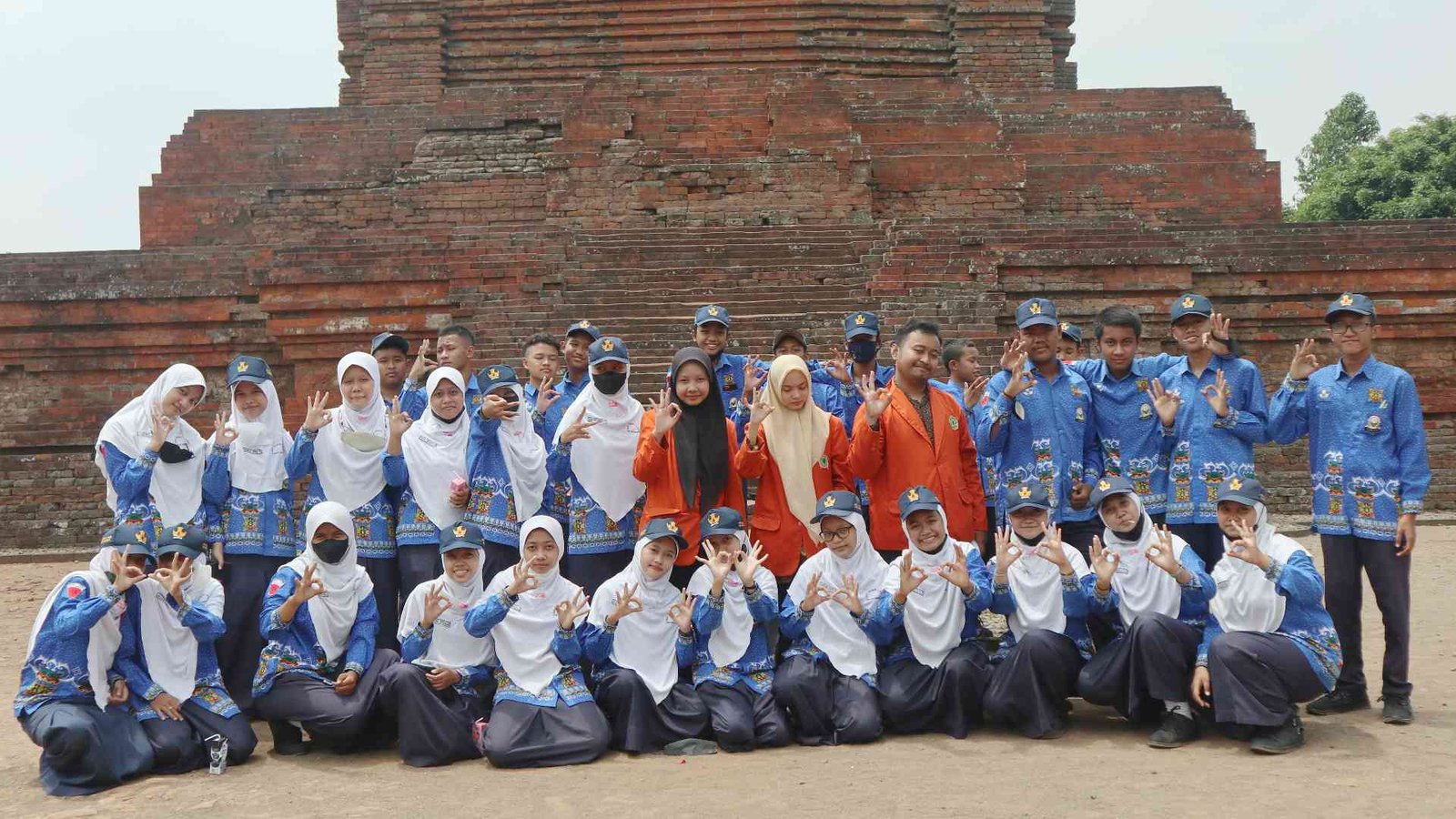 Angkat Budaya Majapahit Dalam Pembelajaran Bilingual Mahasiswa Fkip