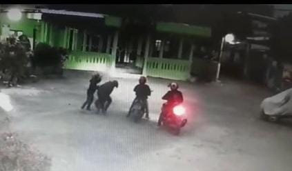 Jambret, Malang, Emak-emak