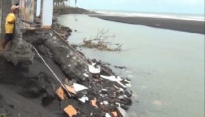 Diterjang Abrasi, 9 Rumah di Pantai Selatan Lumajang Ambruk
