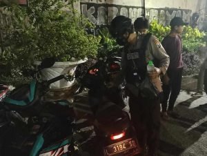 Polisi Surabaya Sita Belasan Motor Berknalpot Brong dan Dua Botol Miras