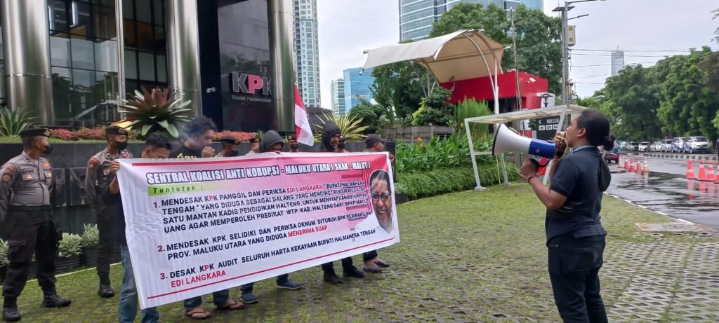 Buntut Dugaan Penyuapan Pemkab Halteng ke BPK Maluku Utara, KPK Didemo SKAK-MALUT