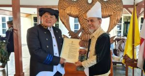 Kesultanan Ternate Nobatkan Komandan Lanud Leo Wattimena Sebagai Kapita Awan