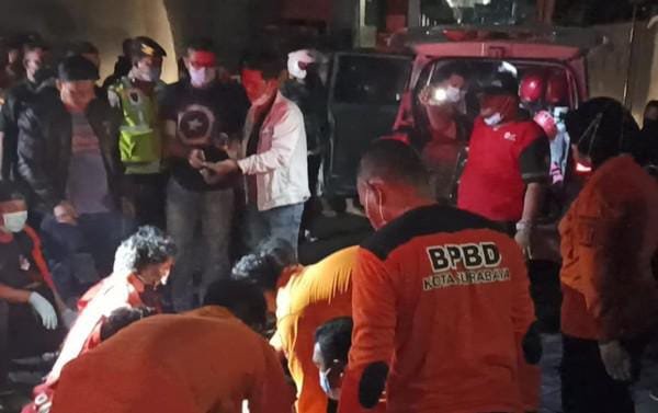 Pinjol, Loncat, Bunuh Diri, Surabaya