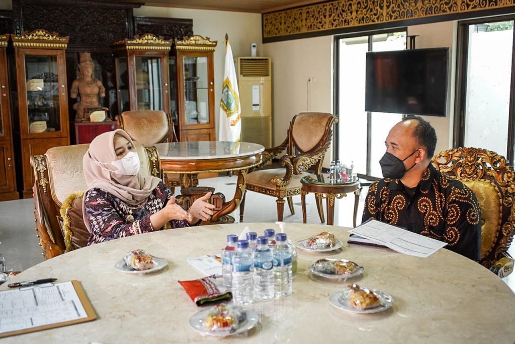 Regsosek 2022, Ning Ita Minta Warga Kota Mojokerto Sampaikan Data yang Valid ke BPS