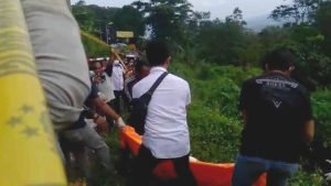 Penemuan Mayat Terbungkus Karpet Pacet, Polisi Temukan Luka Sayat di Wajah Korban