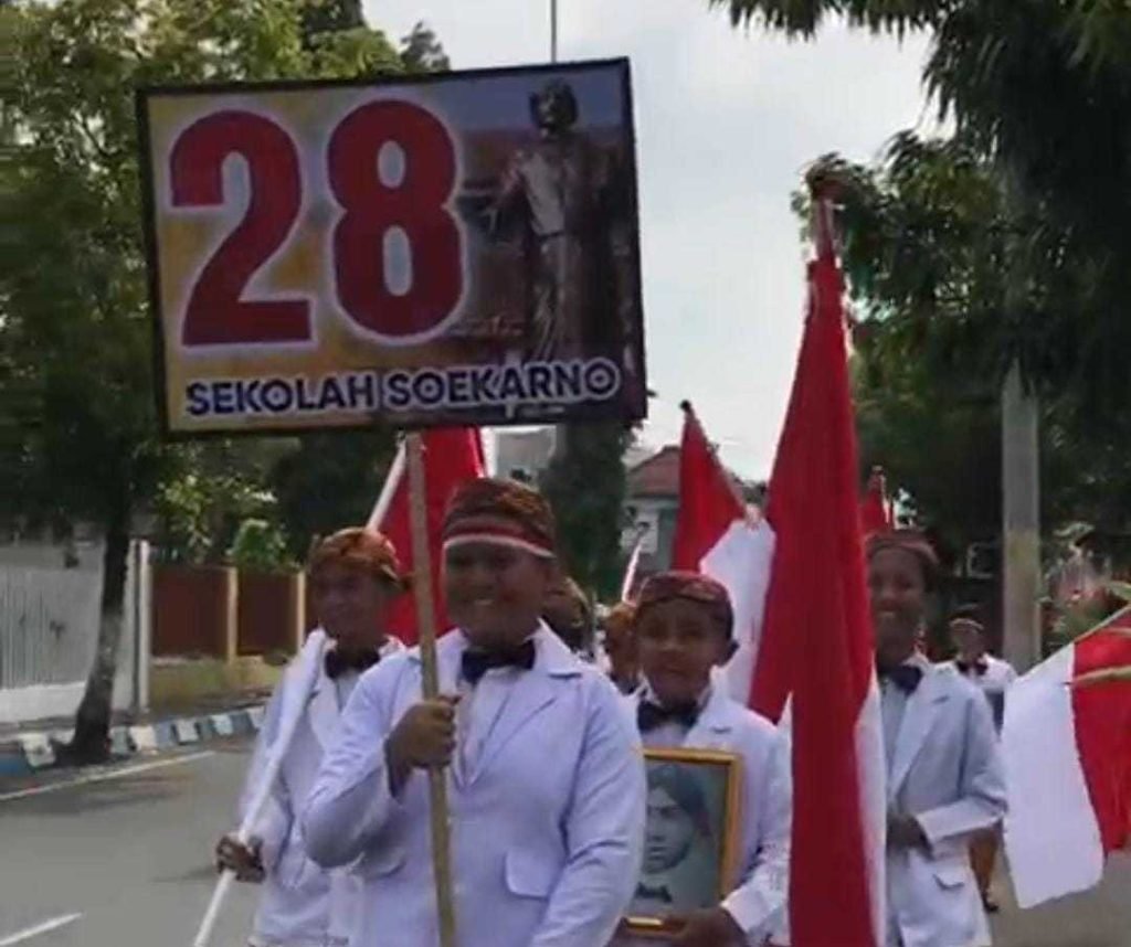 Peringatan Hari Pahlawan, Siswa di Kota Mojokerto Cosplay Soekarno Kecil
