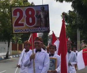 Peringatan Hari Pahlawan, Siswa di Kota Mojokerto Cosplay Soekarno Kecil