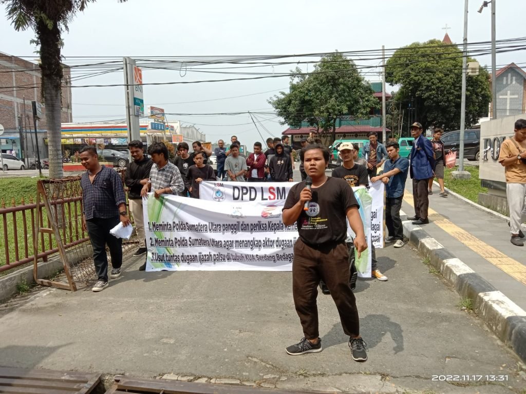 Kemenag Serdang Bedagai Diduga Jadi Sarang KKN, Gempet-Su dan LSM Sira Geruduk Kanwil Kemenag Sumut dan Polda-Su