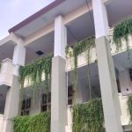 Siswi SMP Surabaya, Terjun dari lantai 2