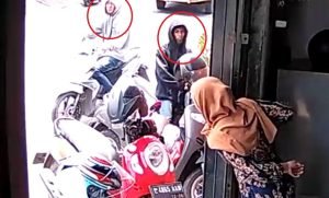 Apes, Hendak Maling Motor, Dua Pria Ini Kepergok Emak-emak