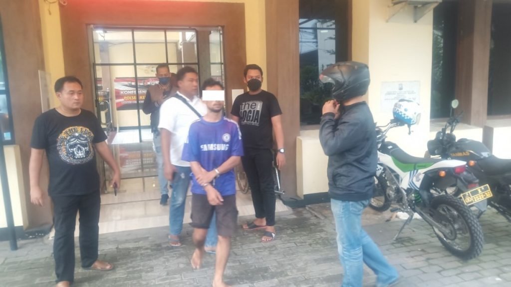 Gagal Rampas HP, Jambret di Surabaya Babak Belur Dihajar Warga