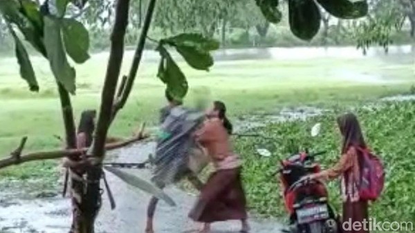 Siswa tendang siswi, Nganjuk