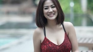Lama Tak Unggah Foto Seksi, Tante Ernie Diburu Netizen