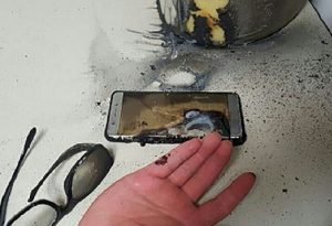 Jangan Lakukan 4 Kebiasaan Ini Sebab Bisa Bikin HP Anda Meledak