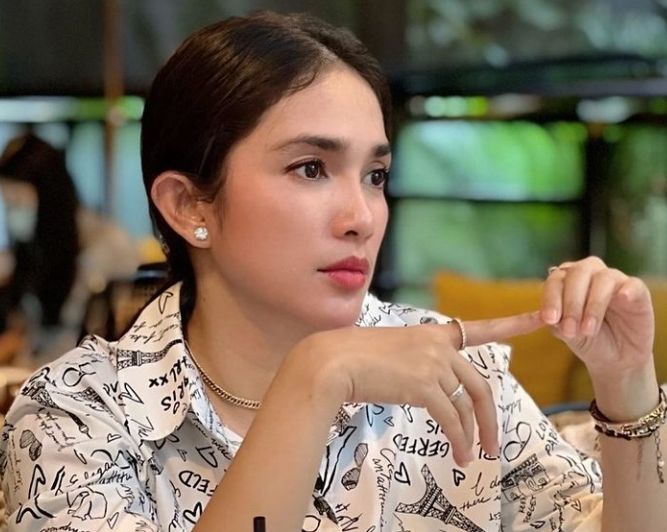 Ussy Sulistiawaty, Selebriti